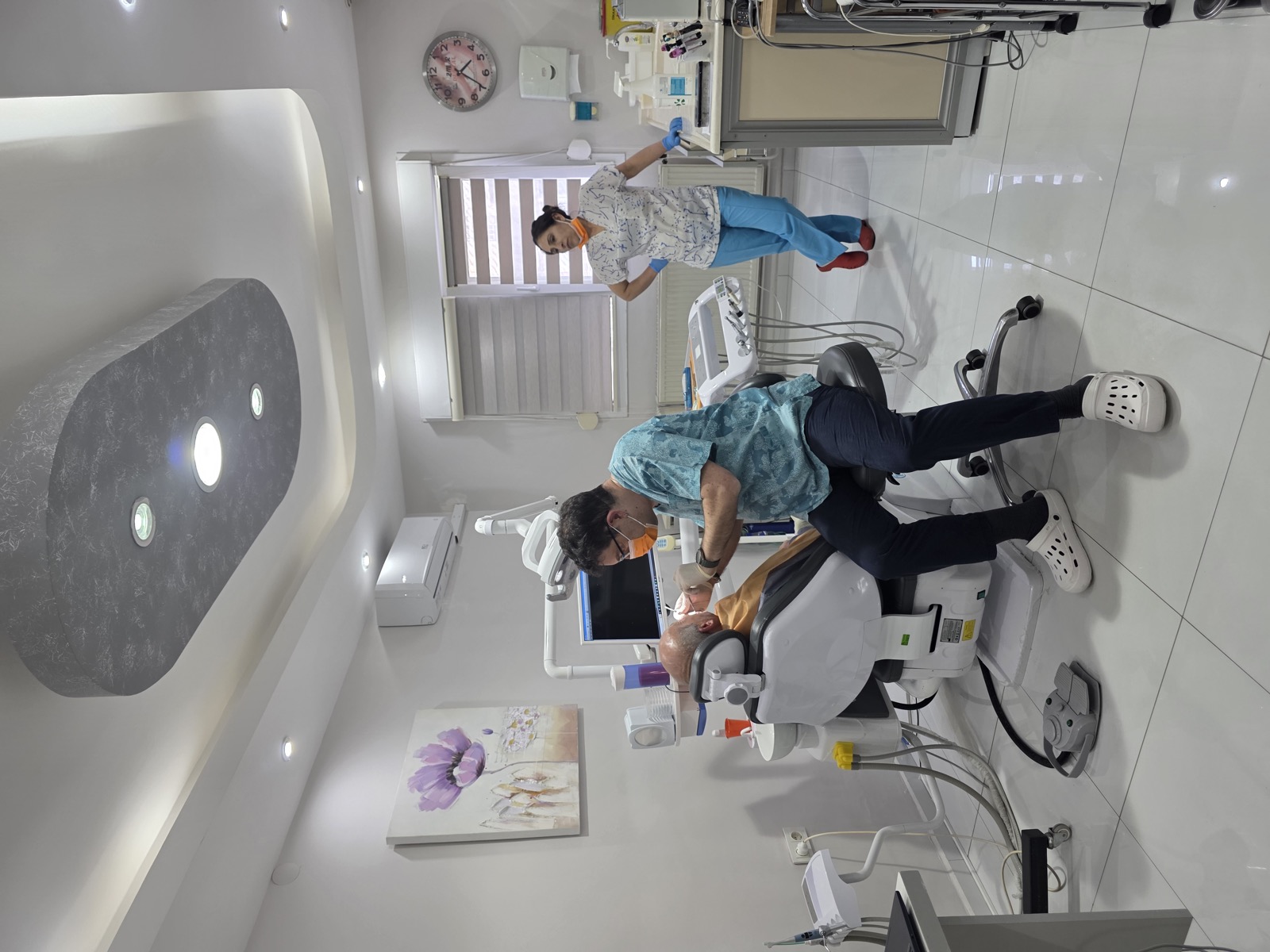 Uzman Hekim Kontrolünde Ağrısız Diş Çekimi İşlemi