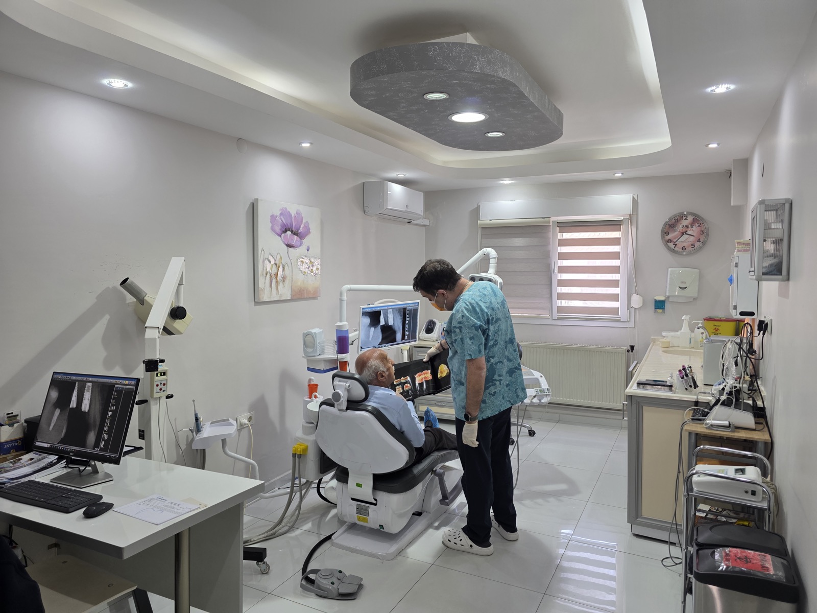 İzmir İmplant Kliniği Ferah Bekleme Salonu